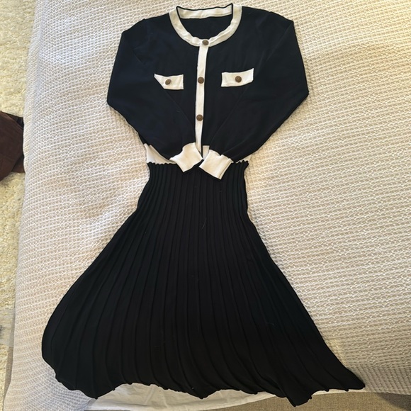BLACK ELASTIC WAIST DRESS - Picture 1 of 3